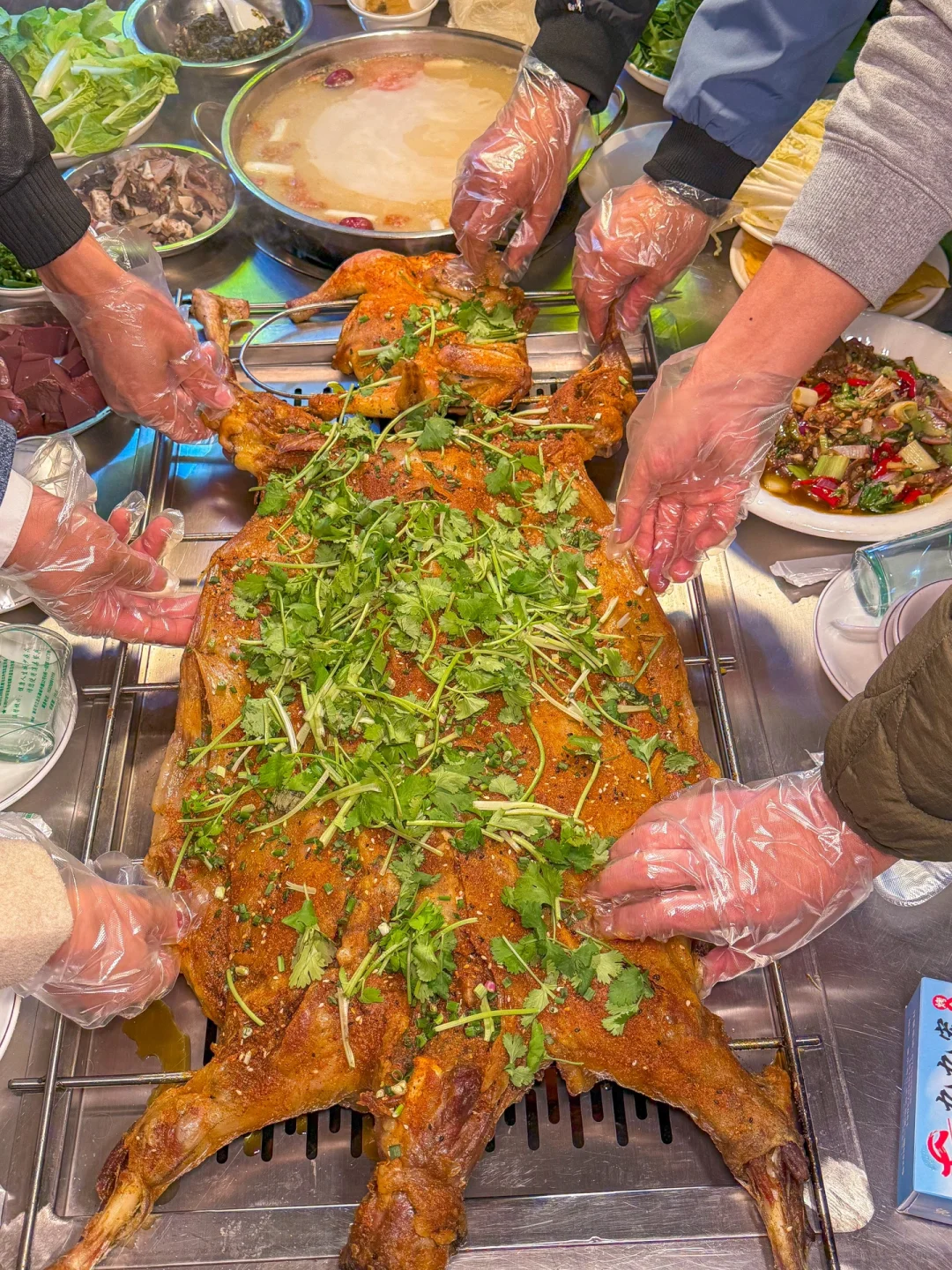 烤全羊重庆美食团建聚餐重庆烤全羊重庆江景北滨路美食