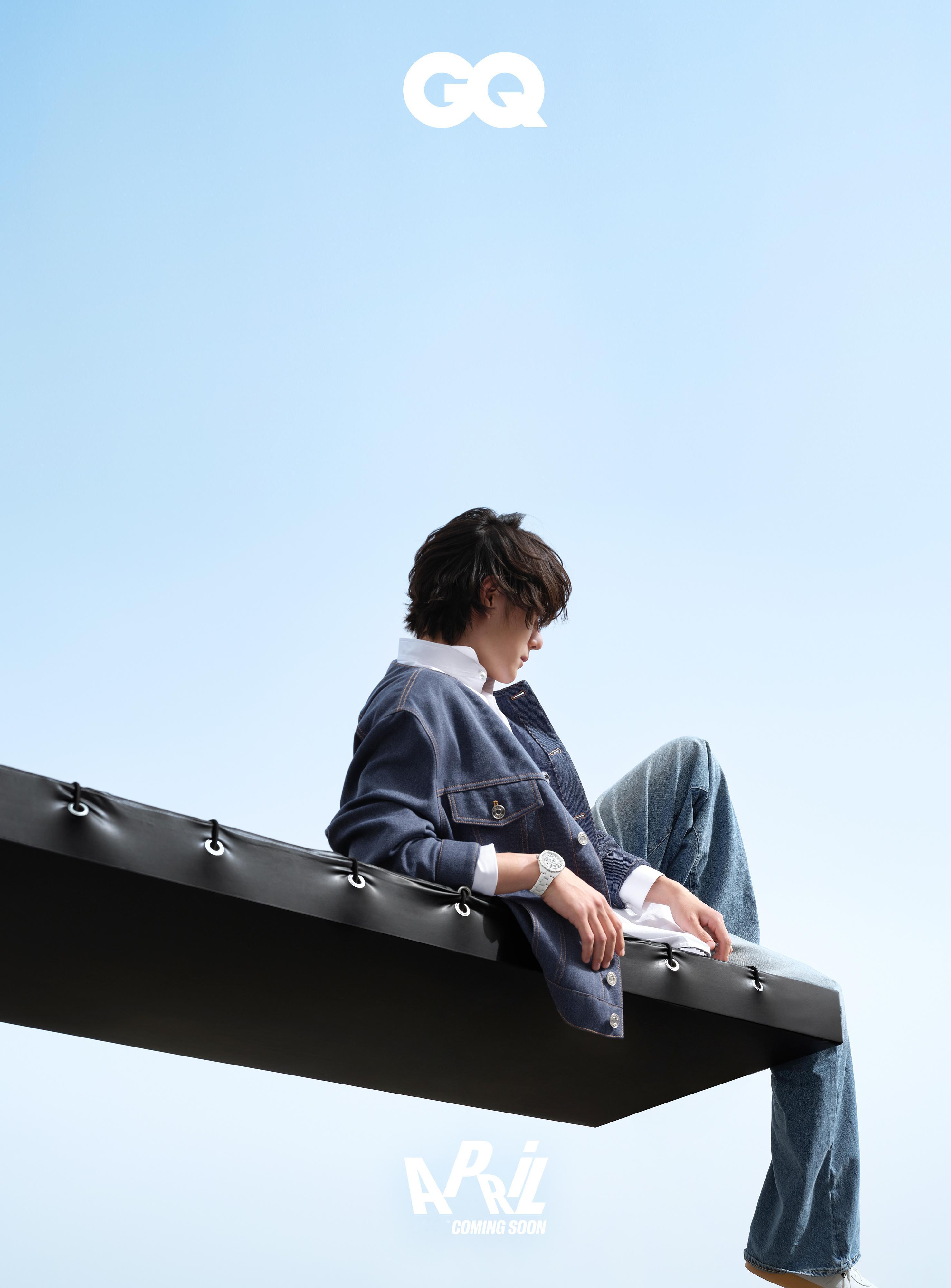 封面揭晓倒计时 ！两张预告大片接连发布 ，登高 、远眺 ，GQ 为一博呈现的一期