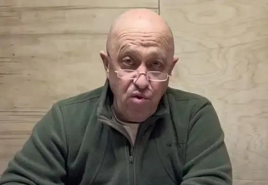 “别‬问我，我不知道”：普里戈津给出暗示，谈苏-35等四架军机被击落


俄罗斯