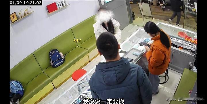 维修店老板一句话，女子当场愣在原地。
五六百块的报价，直接点燃了她的怒火。
她指