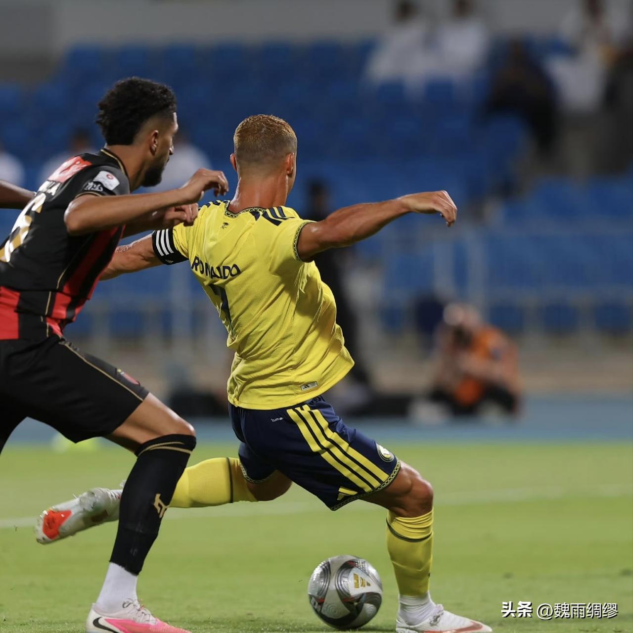 ⚽️C罗新赛季首球，977球里程碑达成！
1️⃣替补登场25分钟，原地转身射门一