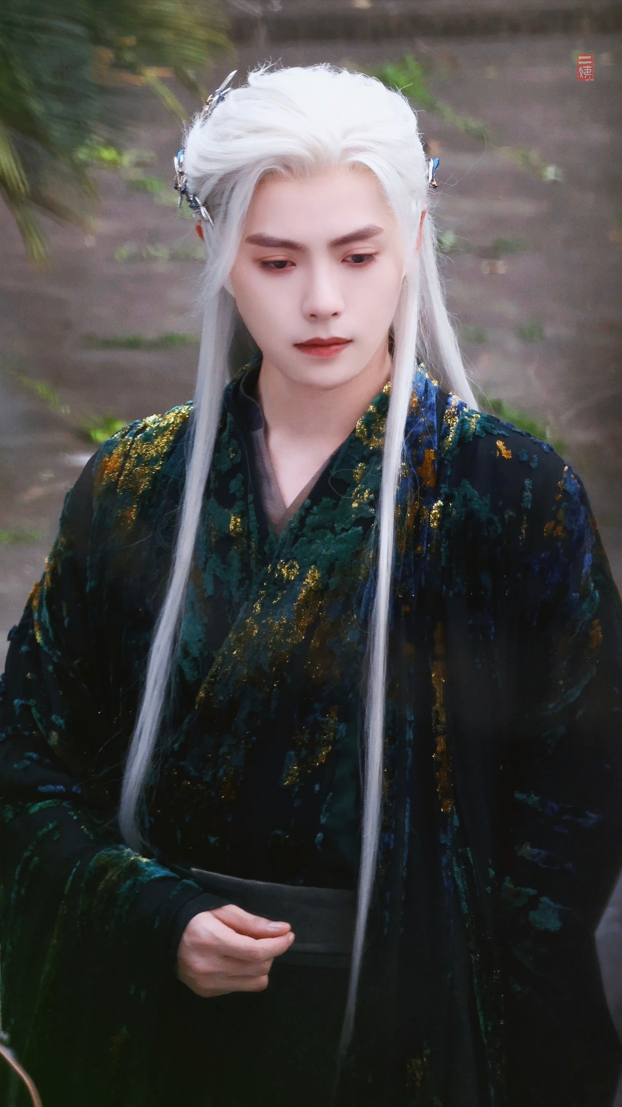 这是落入凡尘的仙尊！肖宇梁焕然新生