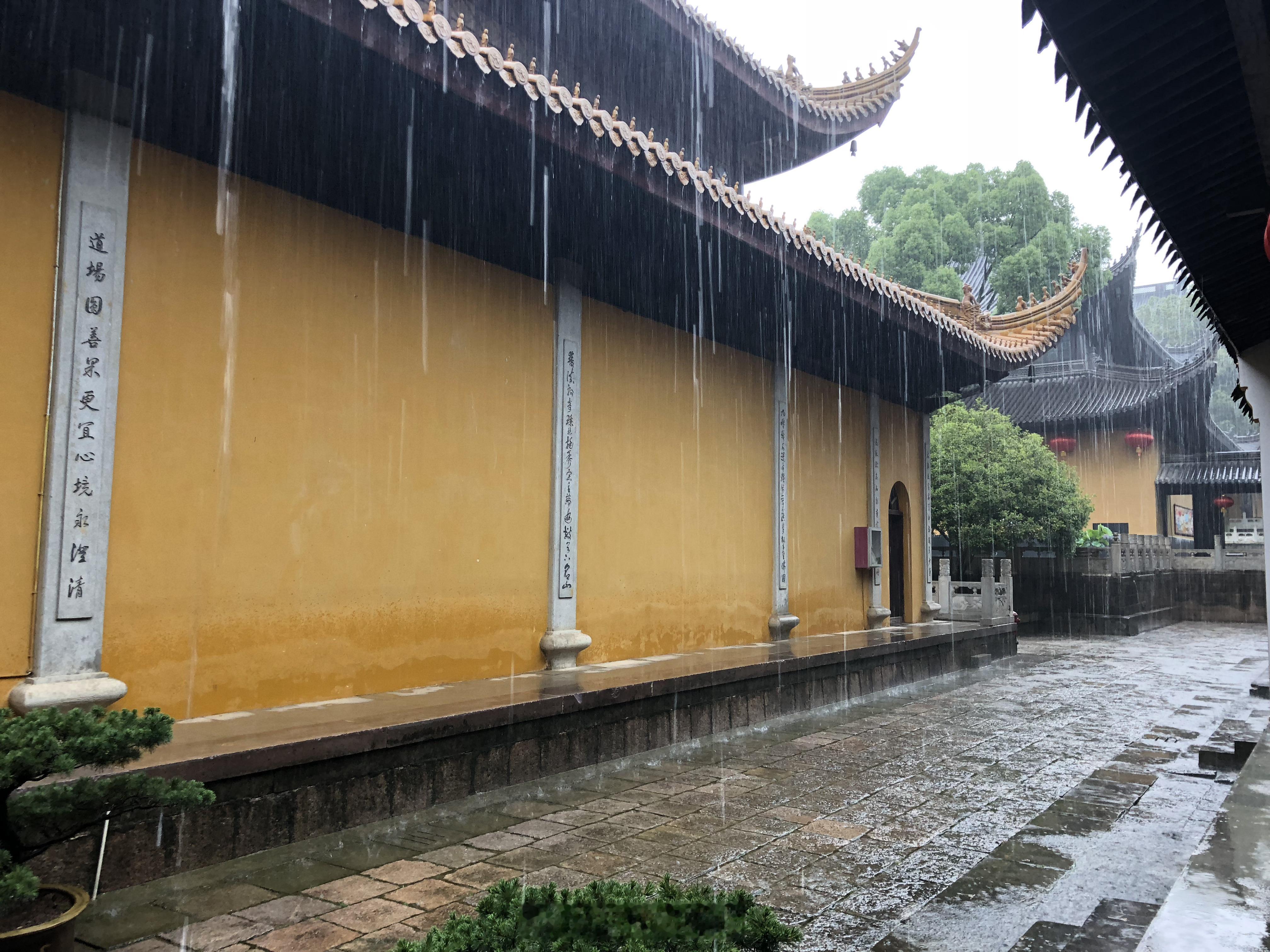 雨中的中式建筑，懂？最顶级的中式审美