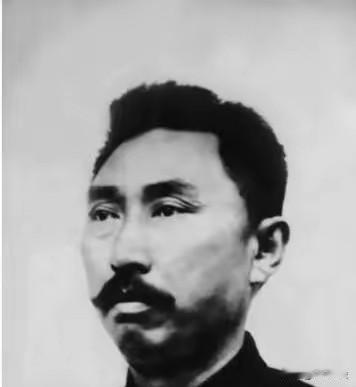 贺龙力保陈渠珍：乱世抉择里的格局与大义
 
1950年，湖南省委给毛主席发报：“