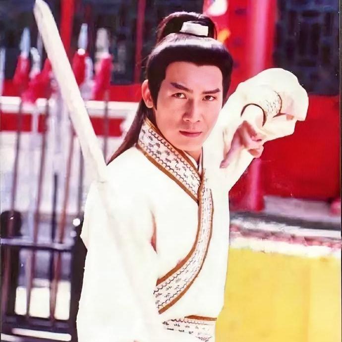 甄志强走了，
我想他最放心不下的人，
不是镜头前的掌声，也不是未拍完的戏，

而