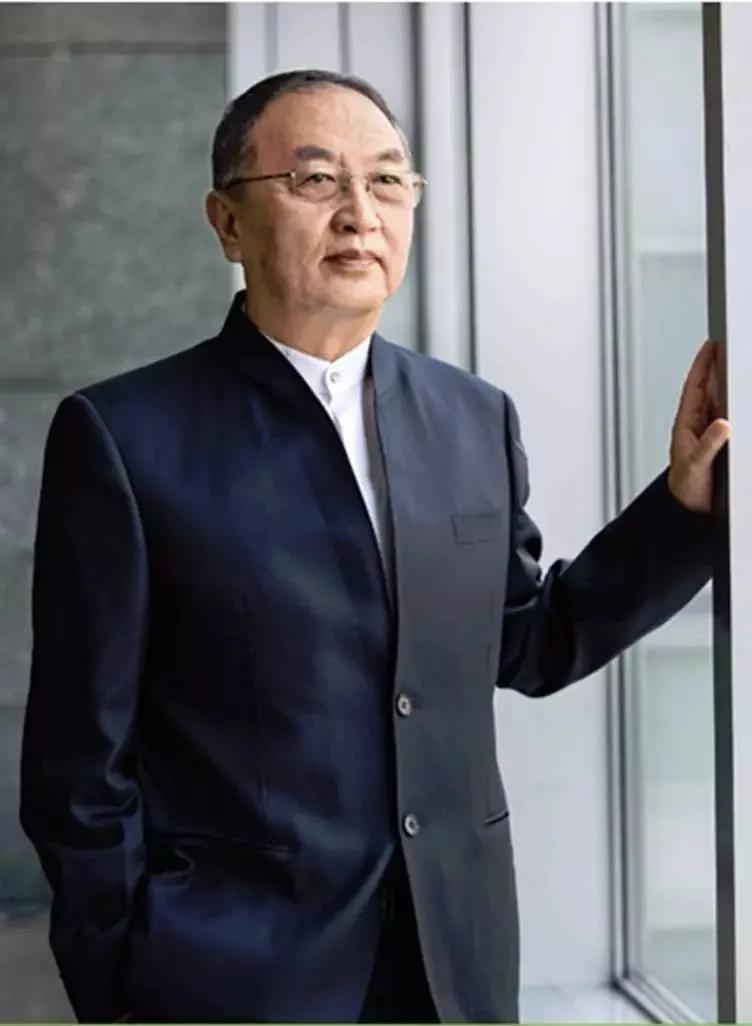 柳传志有个自创的“保姆理论” ，这个理论源于他的个人成长故事。

柳传志1944