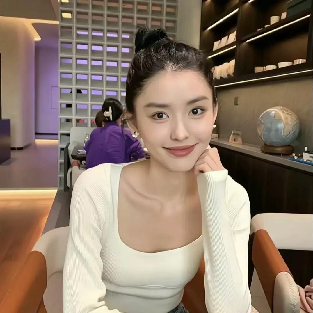 温柔笑颜，咖啡馆的浪漫时光秋日里的咖啡馆 咖啡馆照 咖啡馆日常 咖啡馆随记 秋日