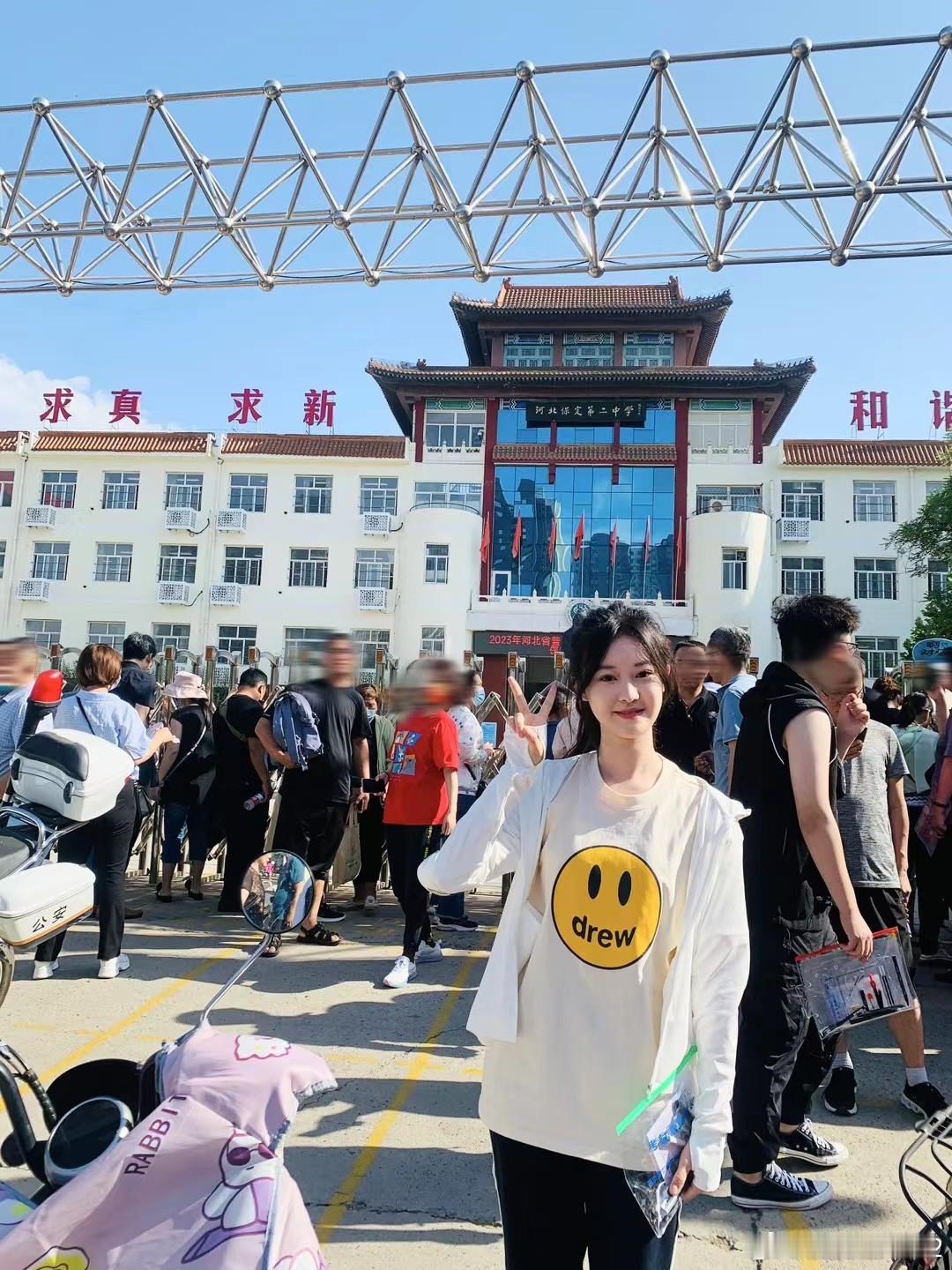 终于零零散散凑出了一个 近半个月不想听到任何催稿消息了好吗（不可能的）和徐妈咪大