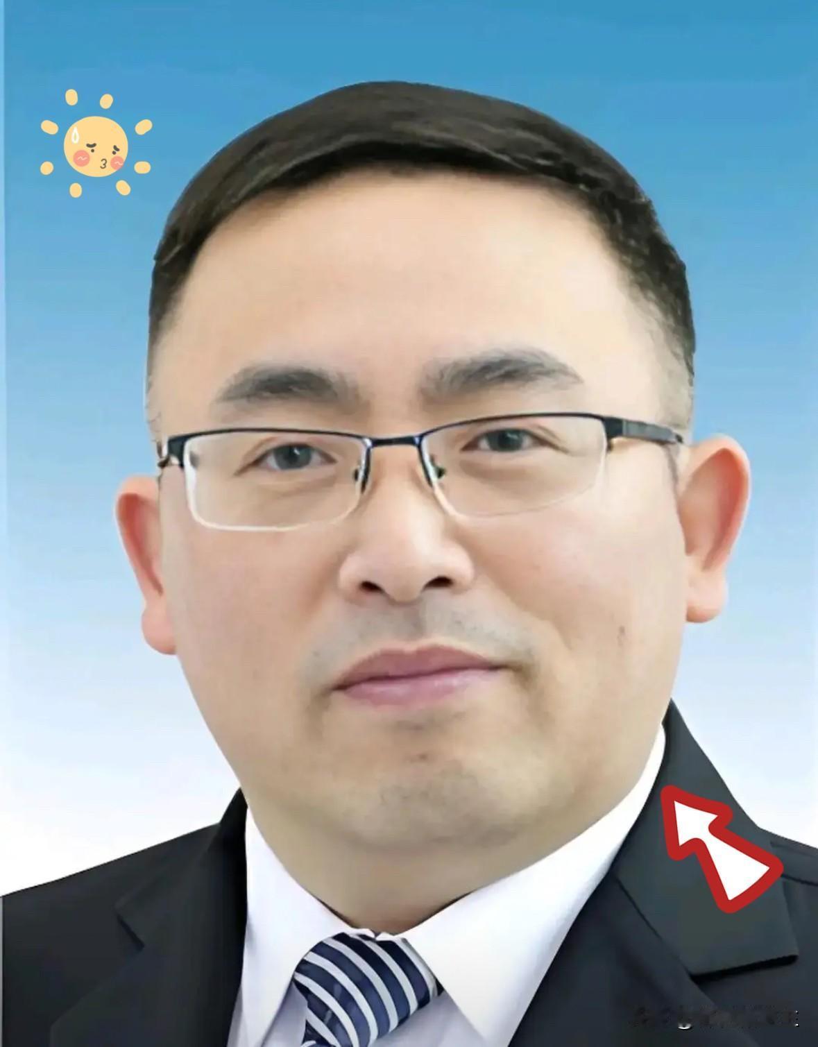 这操作真是让人大开眼界，既当裁判又当运动员，甚至连球场都是他家开的！

南博副院