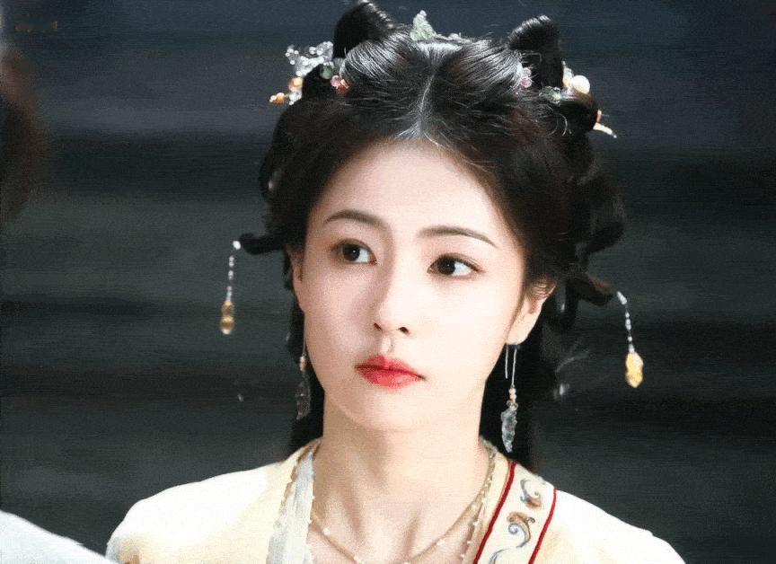 白鹿妆造 白鹿新剧妆造好美啊啊啊啊，星月女神真的是一个很好发挥造型创意的身份[哇