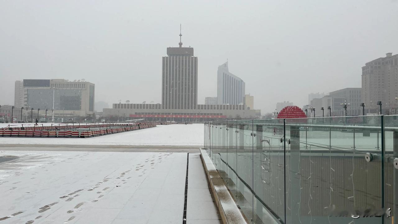 雪天中的新华广场：拍个照片给大家看！