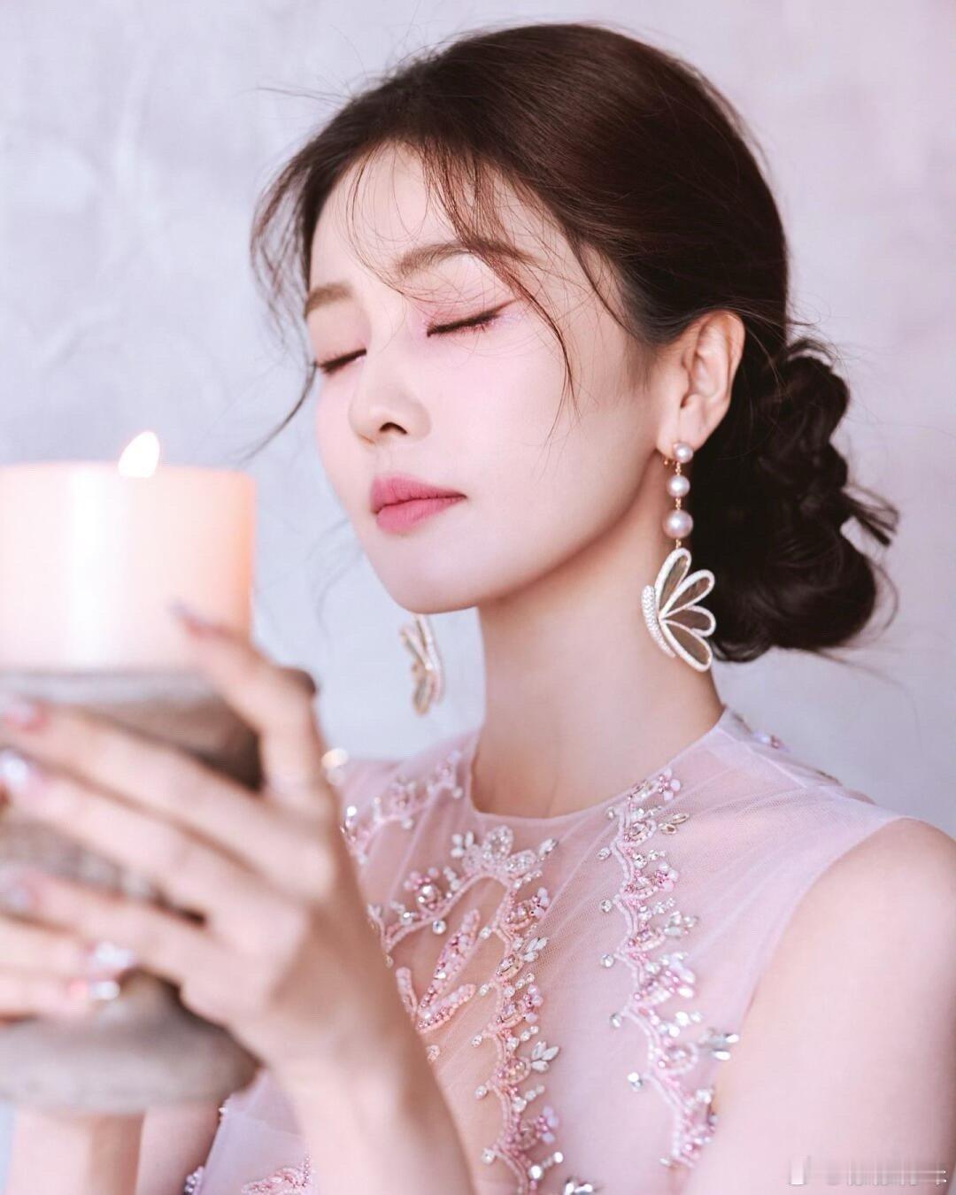 白鹿[超话]  鹿透 拾光，筑梦，循热忱恭喜  白鹿 主演作品《北上》获得 微博