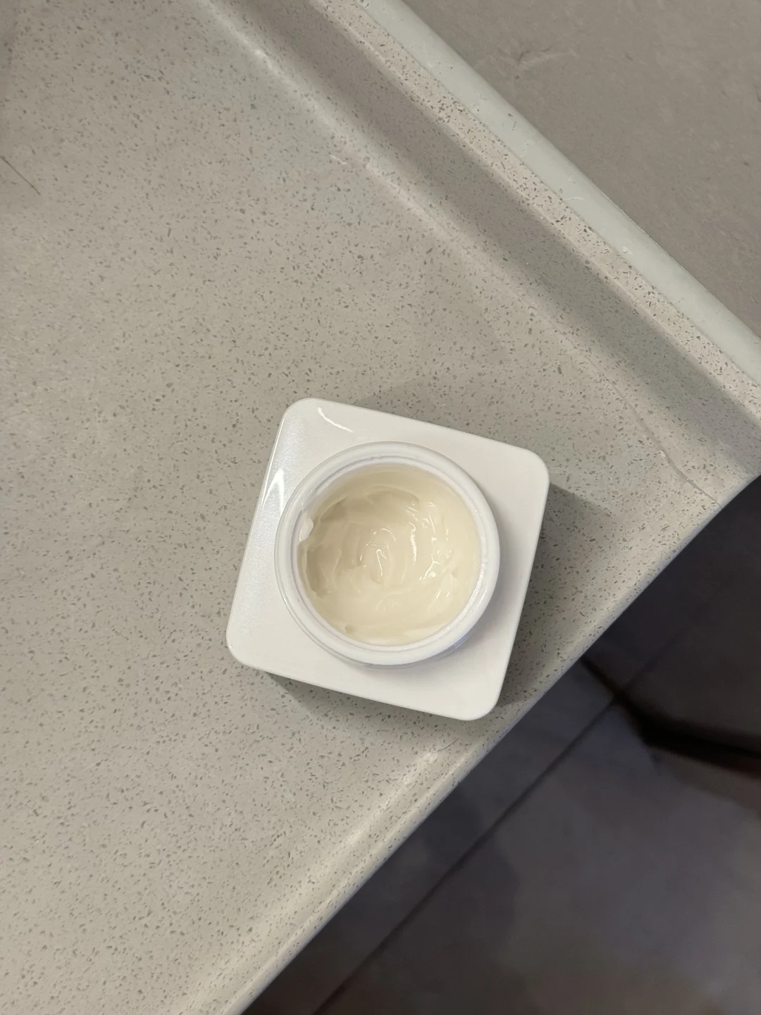 谁在匈牙利🇭🇺，帮我买两罐！！！