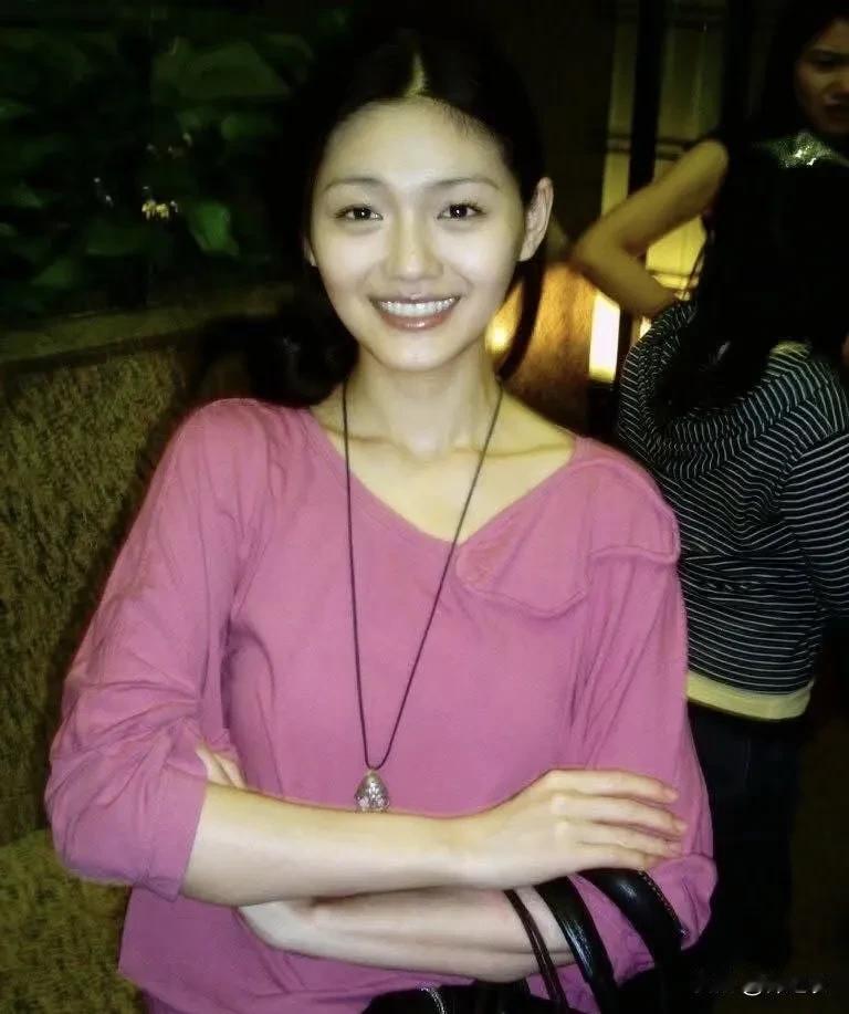 大s曾经说她年少成名挣了很多钱已经比很多人幸运，所以她一定要多做好事，做个对地球