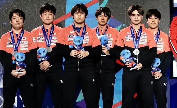 悬了半年的大名单，终于赶在7月中旬彻底落定了。 
 
7月14日这天，日本奥委会