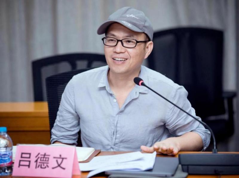 武汉大学吕德文教授认为，提高农民的养老金会弱化子女的养老责任。这是他在雄文《关于