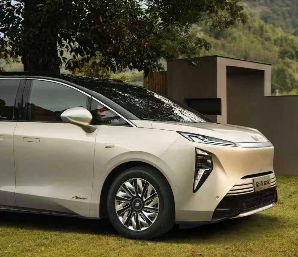 【别墅级MPV，装得下一家人的舒适与安心】
别克至境世家以3160mm超长轴距，