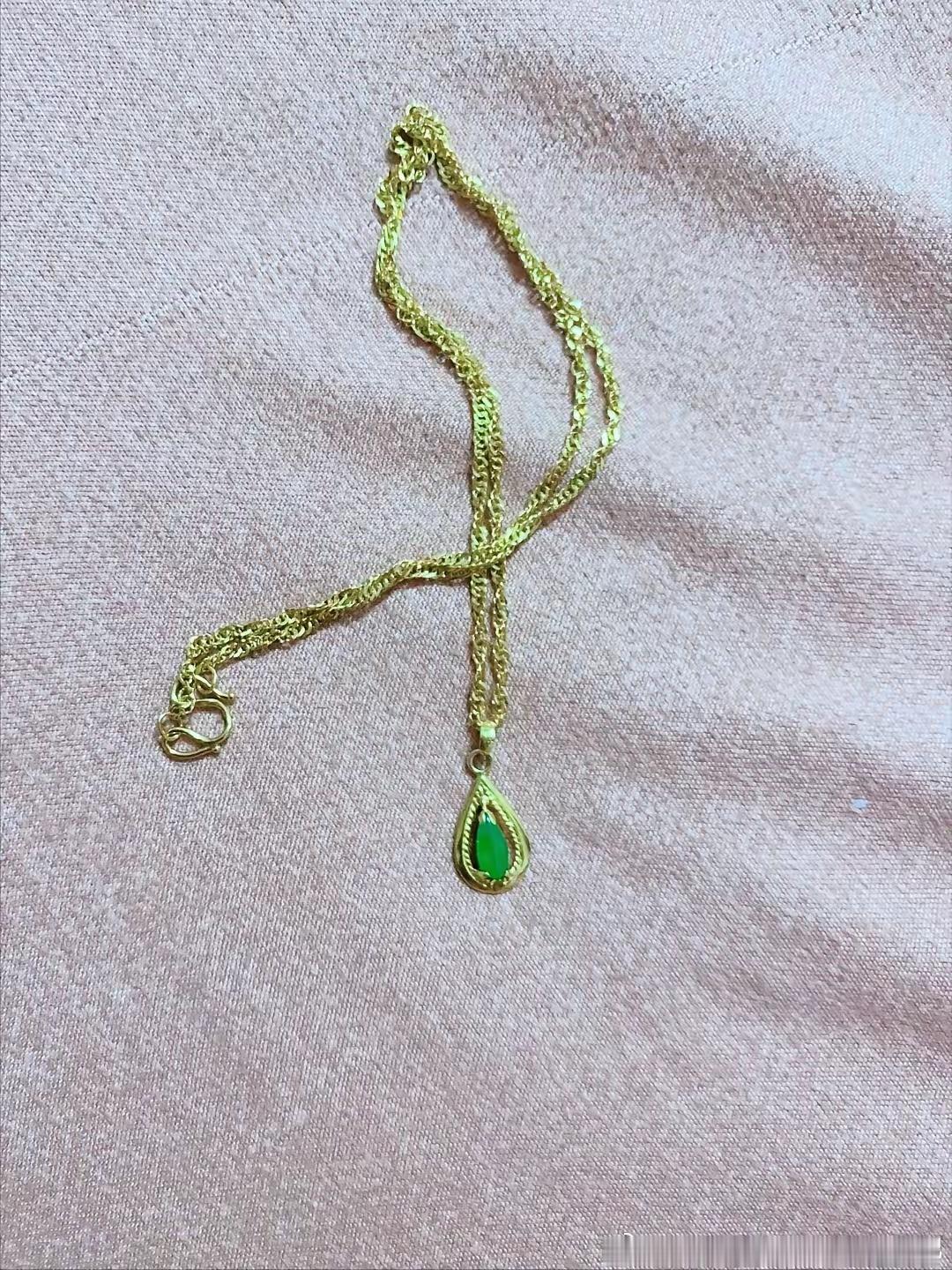 我婆婆就我老公一个儿子，真的是都给我们，挣的钱也都给我们花。但是有一点，我婆婆属