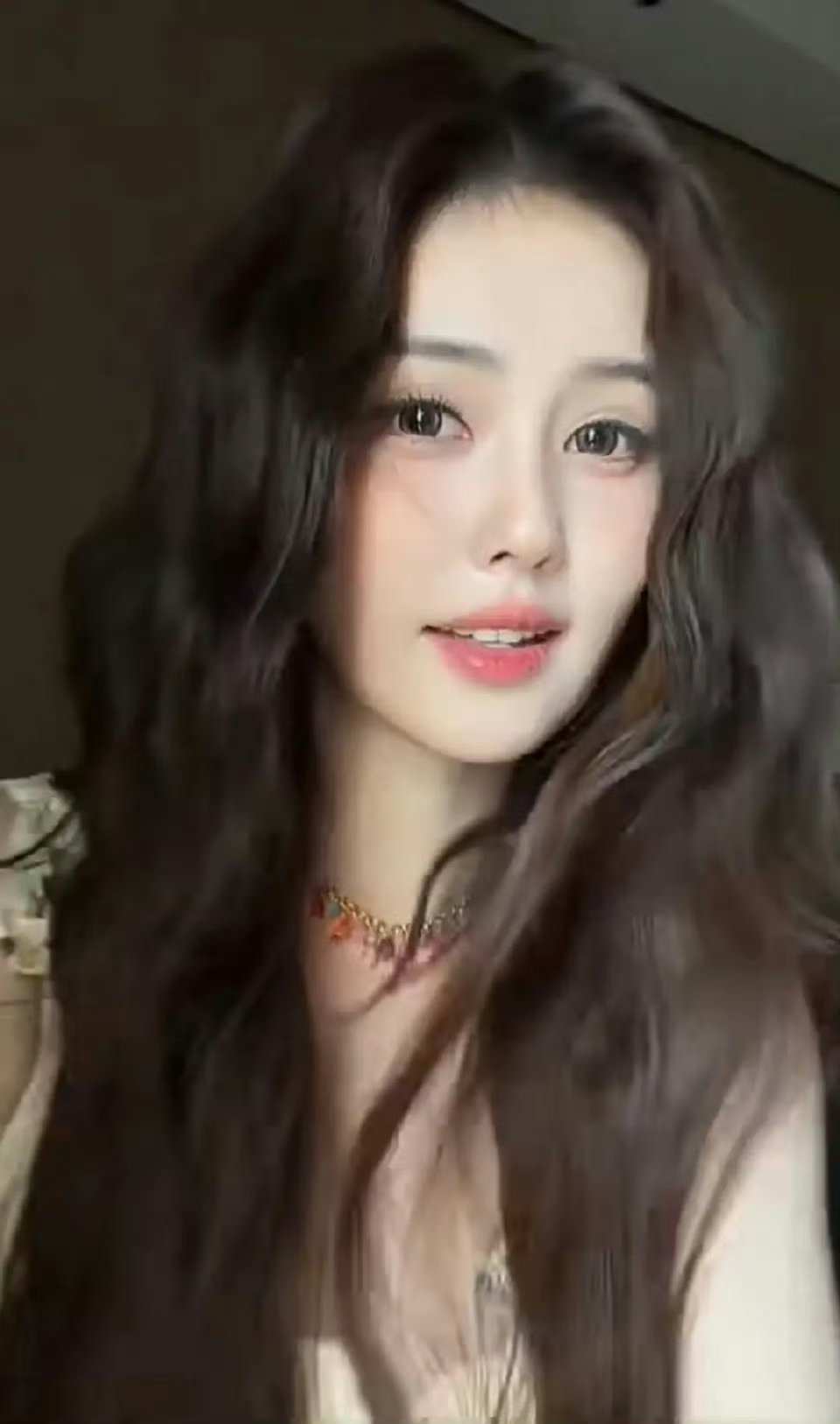 这是白鹿？这姐审美……为啥根赵露思一样这么喜欢网红妆呢？都没有辨识度了，明明底子