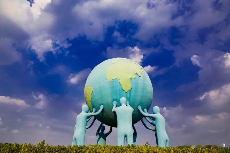 人类世界正经历着巨变，而这巨变背后其实是生态格局的深刻变化。这不仅仅是自然界每个