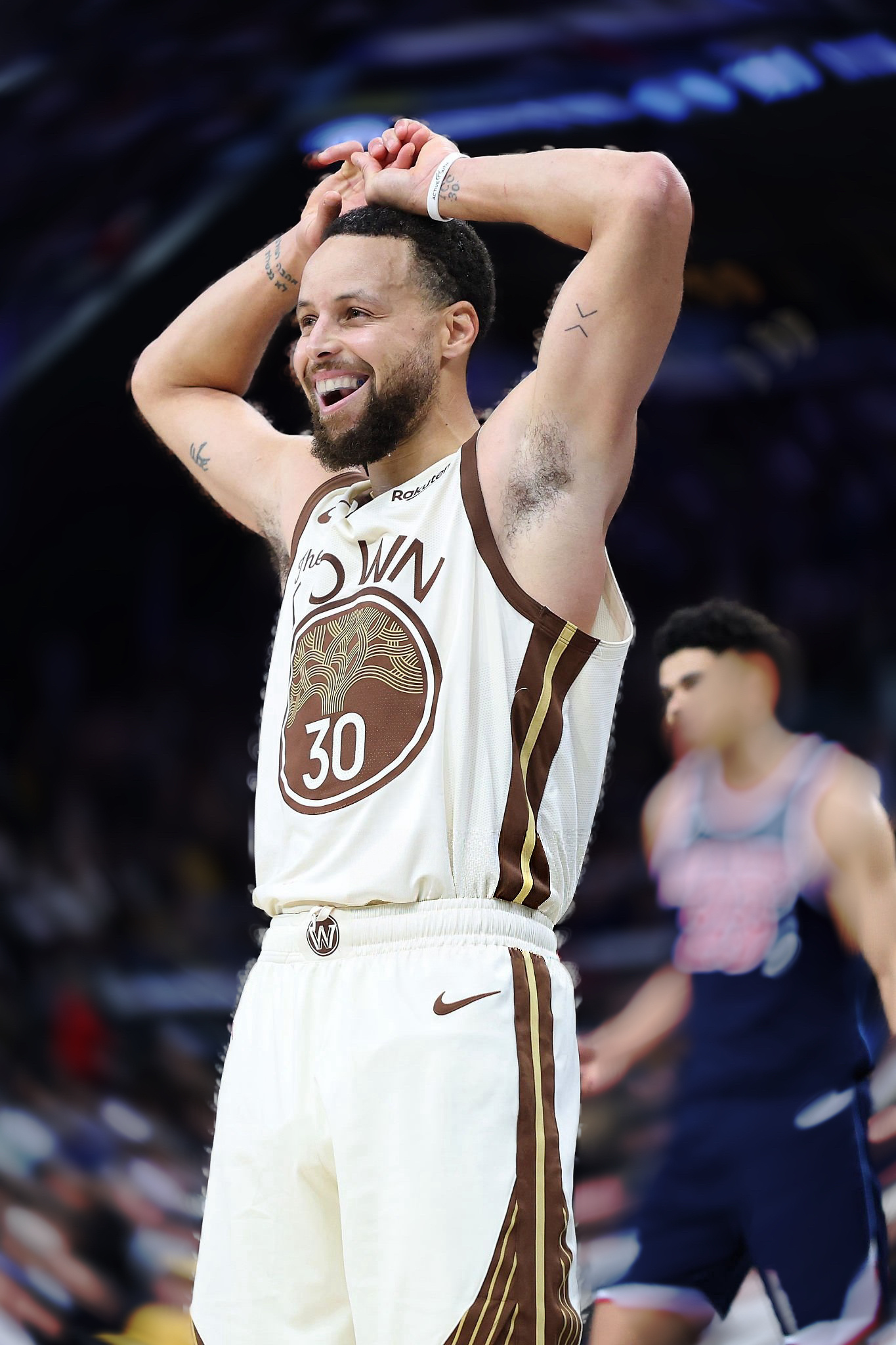 常规赛第37场 27分4篮板6助攻3抢断6犯离场 “纪念”一下库里6犯离场勇士v