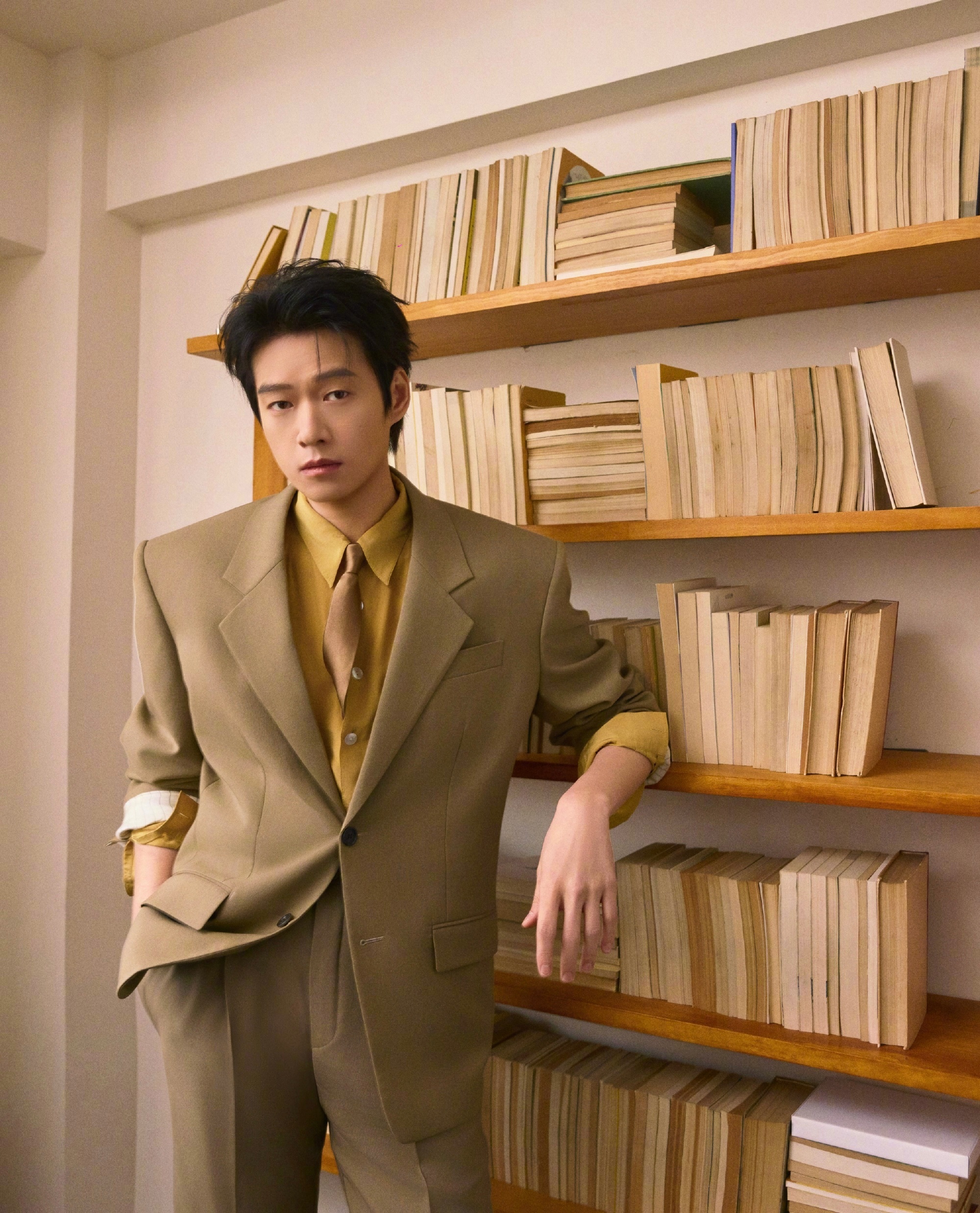 魏大勋｜微博之夜 魏大勋今日微博之夜造型发布！身着Saint Laurent 2