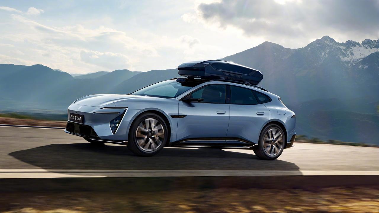 说实话，二十多岁那会儿，我做梦都不敢想——二十万出头能买到什么性能车？可你看看现