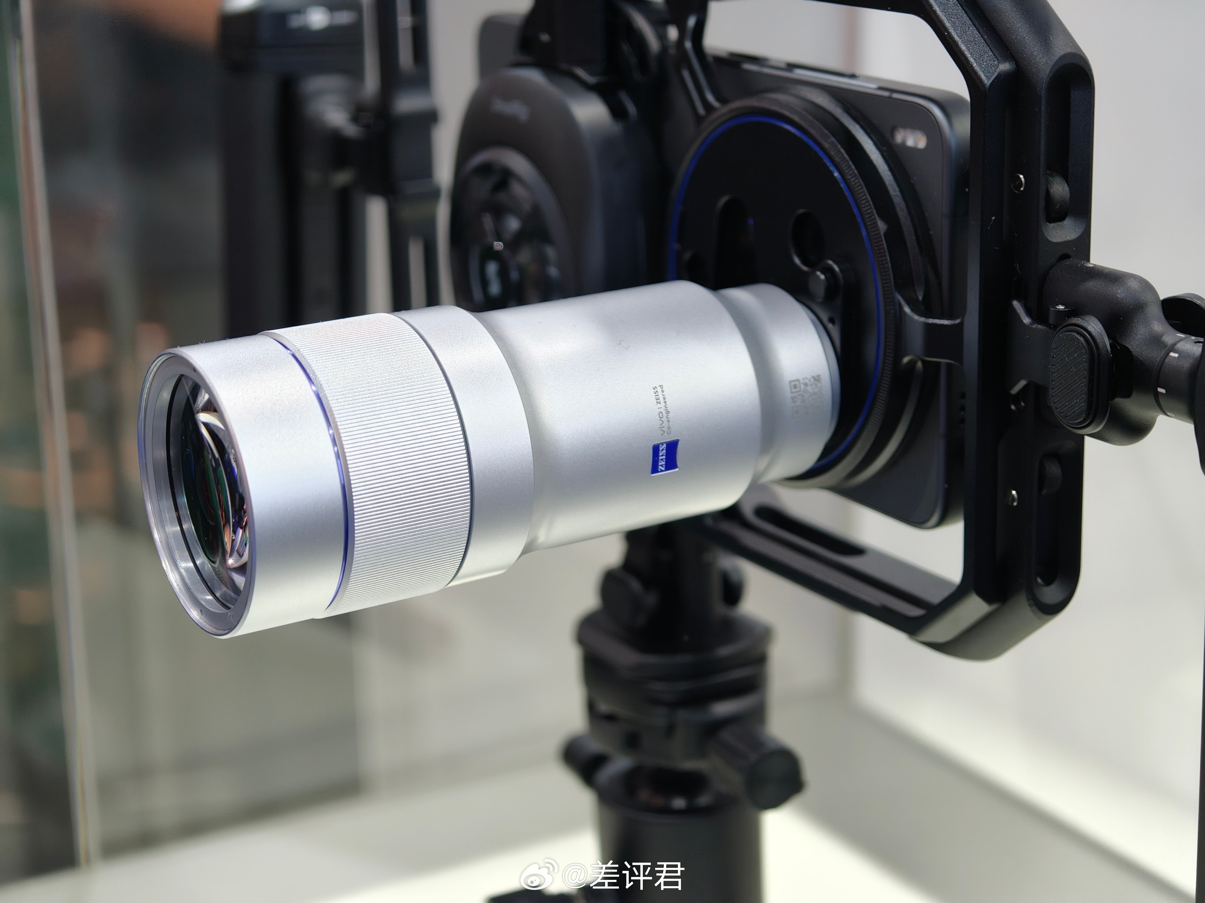 #差评说数码# 看到 vivo X300 Ultra 了，整体变化就是更专业了。