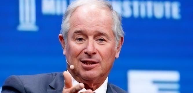 美国超级富豪苏世民，公开表示，美国正在把中国逼成无法战胜的对手！随后，他捐款7亿