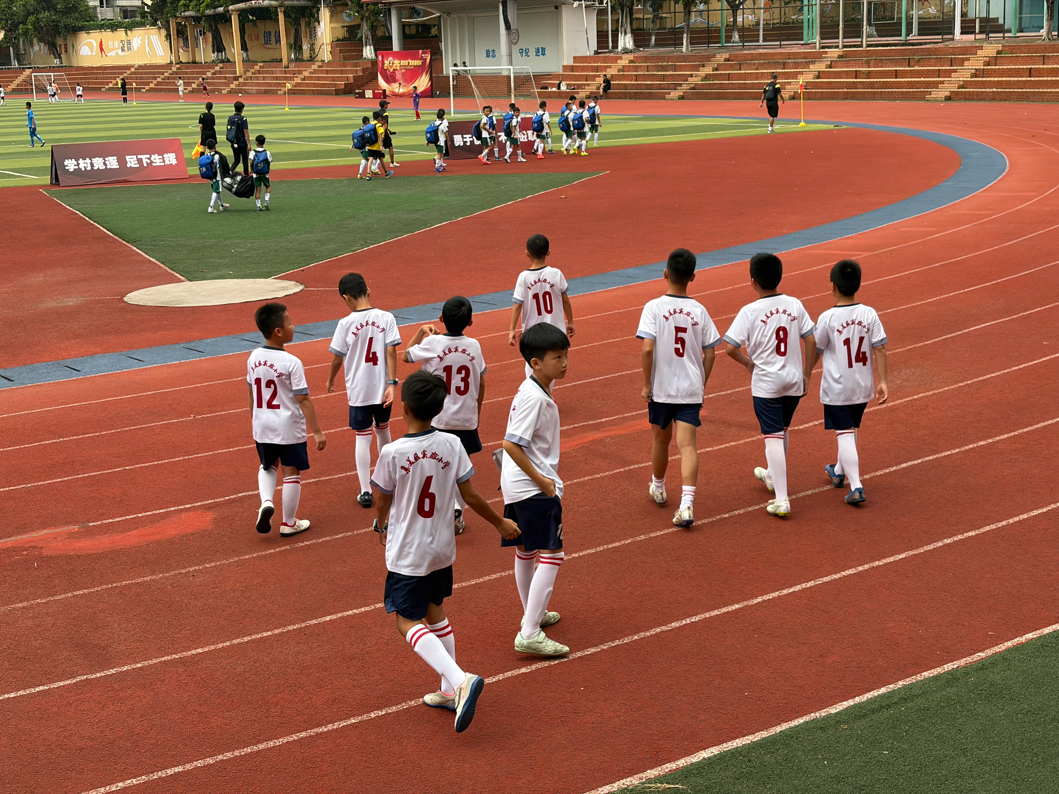 来看儿子比赛，早上跟女足踢⚽ 