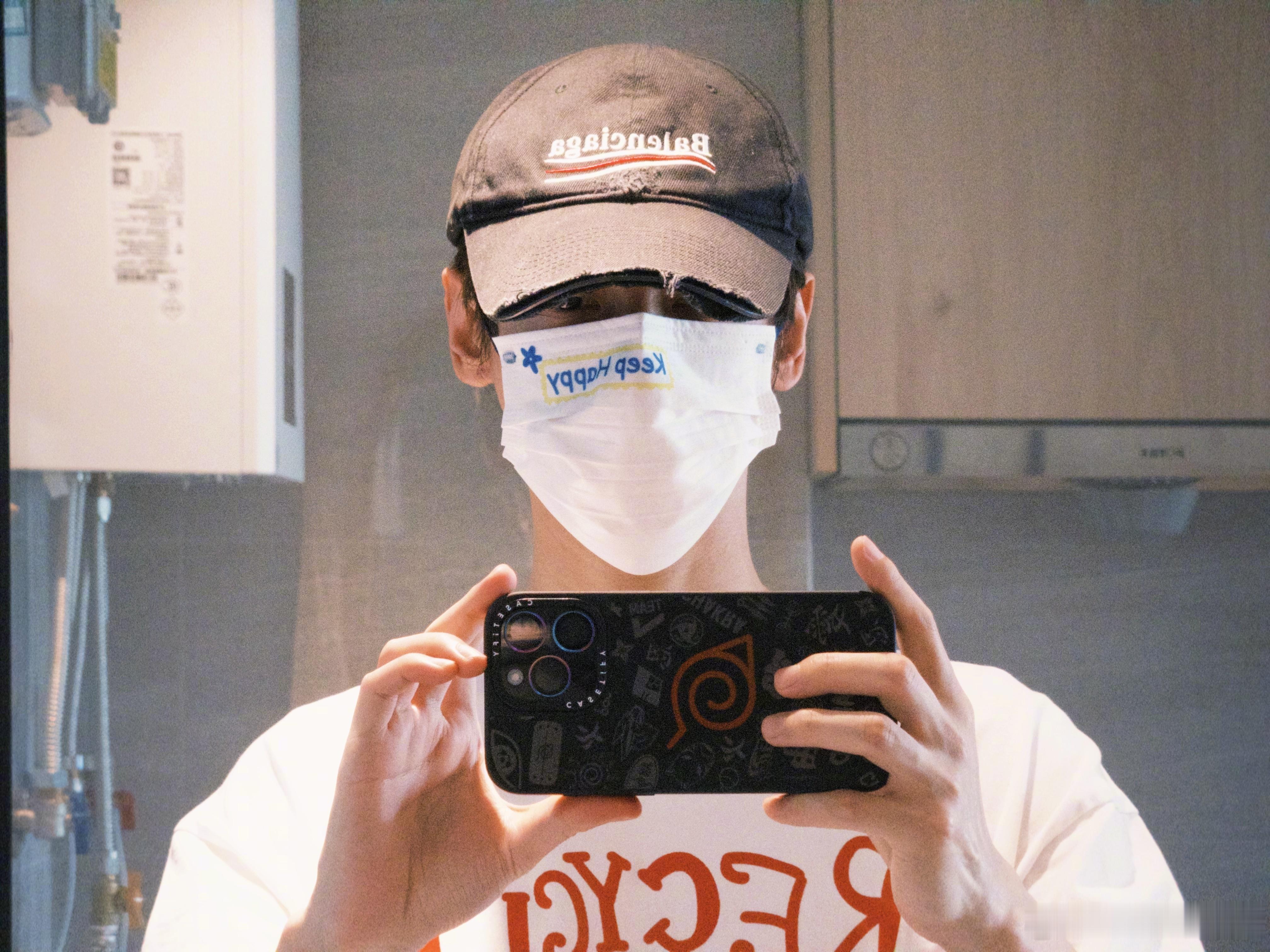 #罗云熙plog告别八月# 罗云熙八月plog来啦~自拍爱看多发！腹肌照这是我可