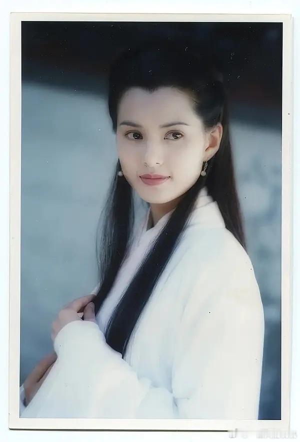 李若彤版的小龙女定妆照，以现在审美看还会火么 