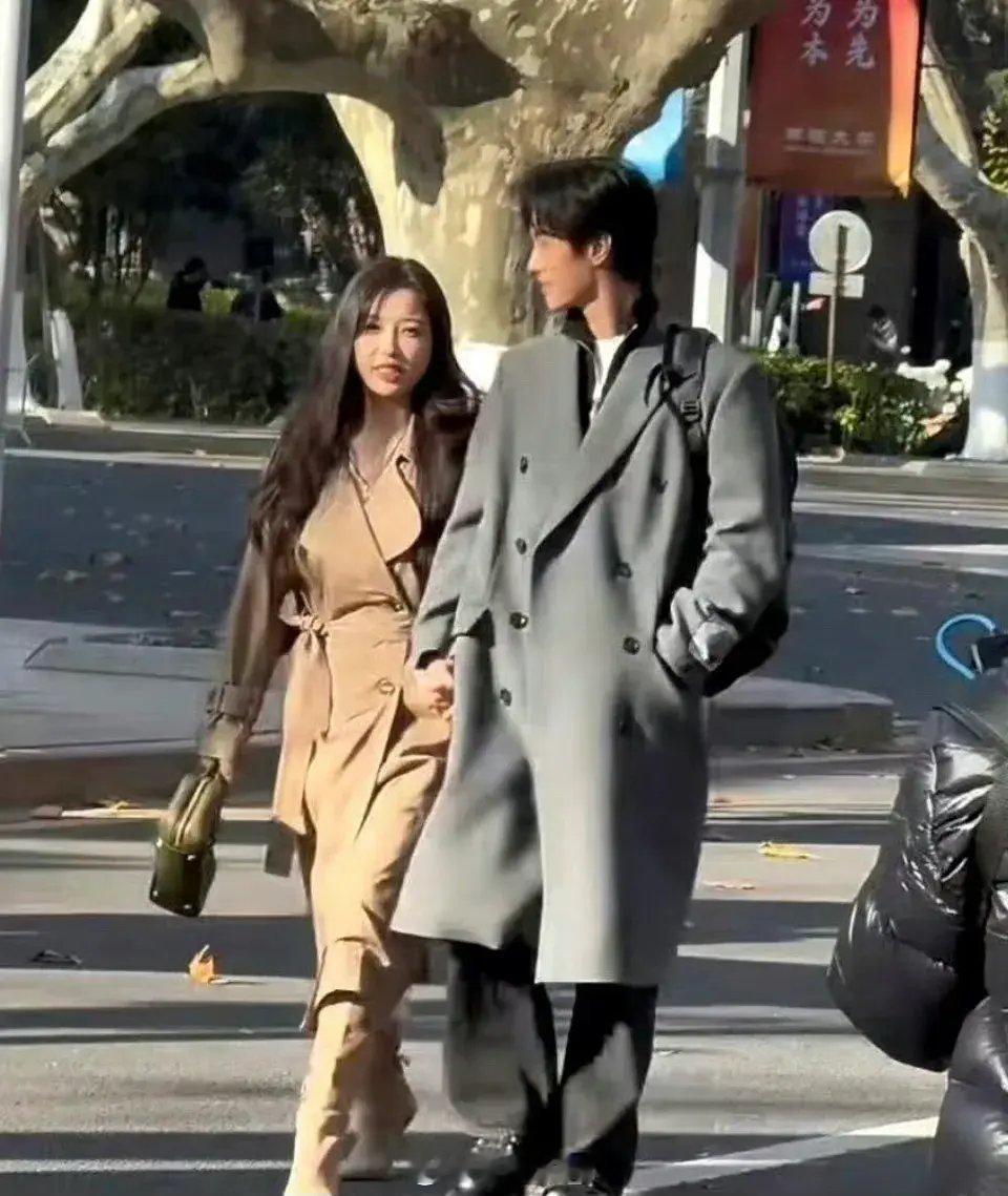 虞书欣、赵露思在拍现偶剧的男主角，谁的搭档颜值更高？ 