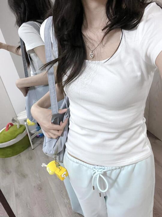 🍄蘑糯糯同款～U领上衣➕蓝色卫裤😗
