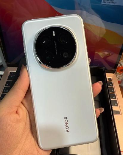 这一系列的配置，使得荣耀Magic7 Pro不仅性能强劲，还能长时间保持稳定体验