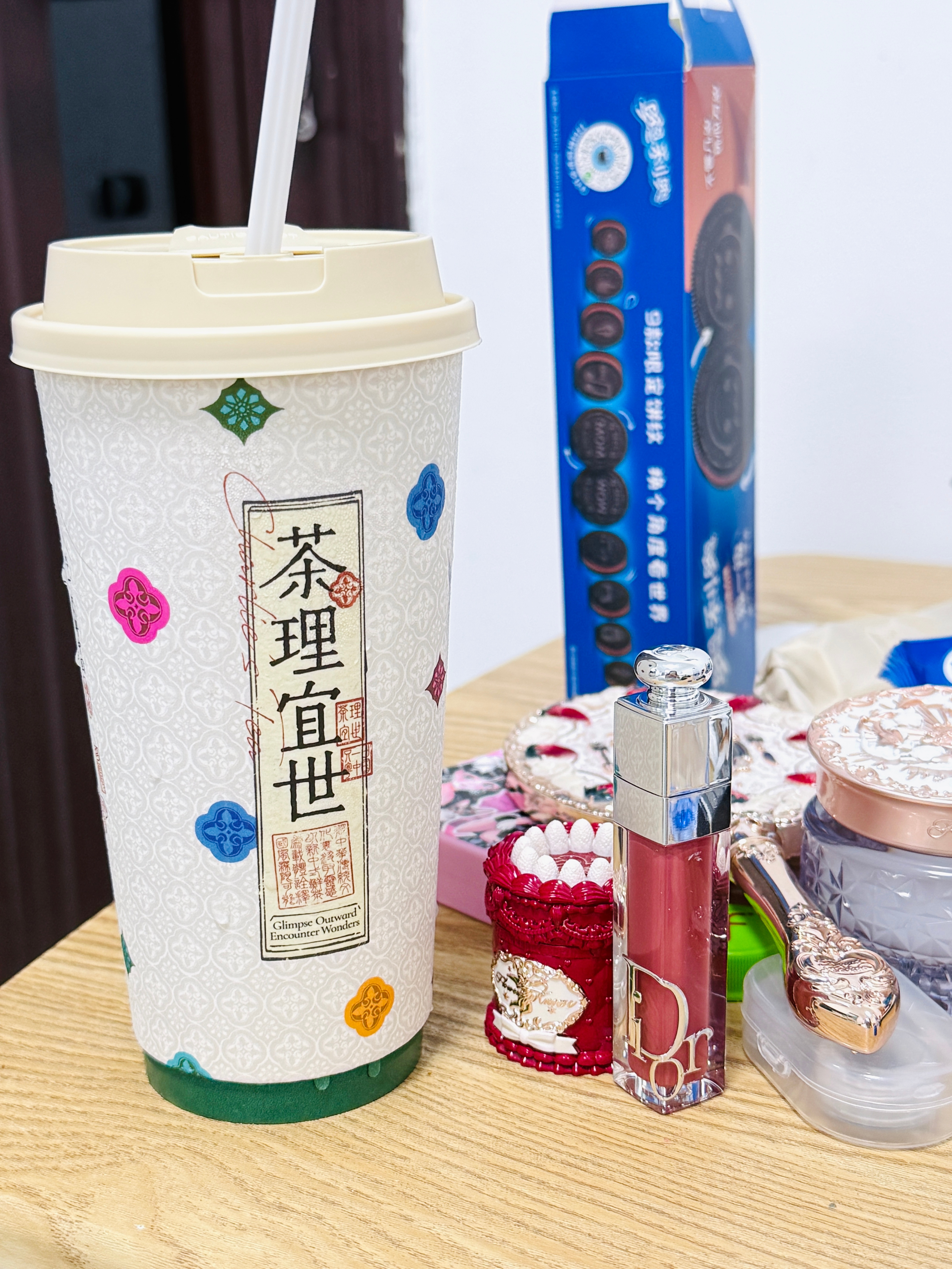 秋天的第一杯奶茶你们喝了吗[么么哒]茶理宜世大家记得吗？小鞠之前来广州喝的就是这