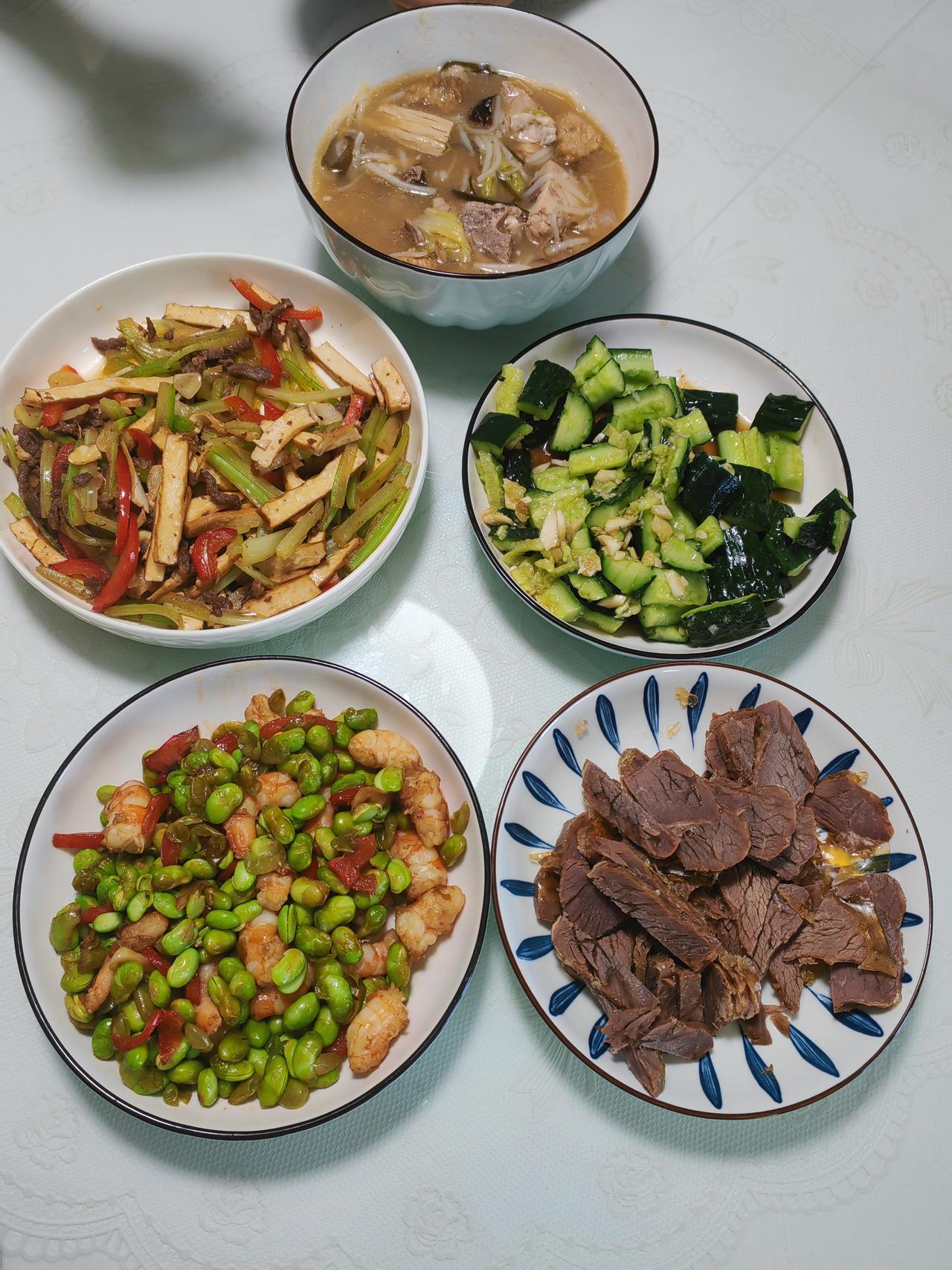 老公又一次认识到，急躁的下场就是，他亲爱的大儿子也开始嫌弃他了！

下午，老公带