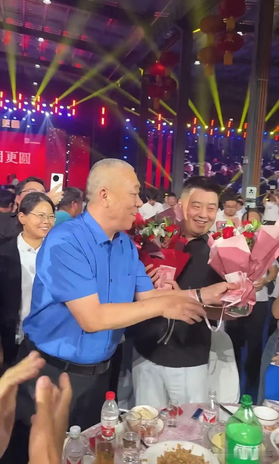 “这难道不是在作秀吗？” 河南矿山中秋节宴请 15000 人、要给每位员工父母发