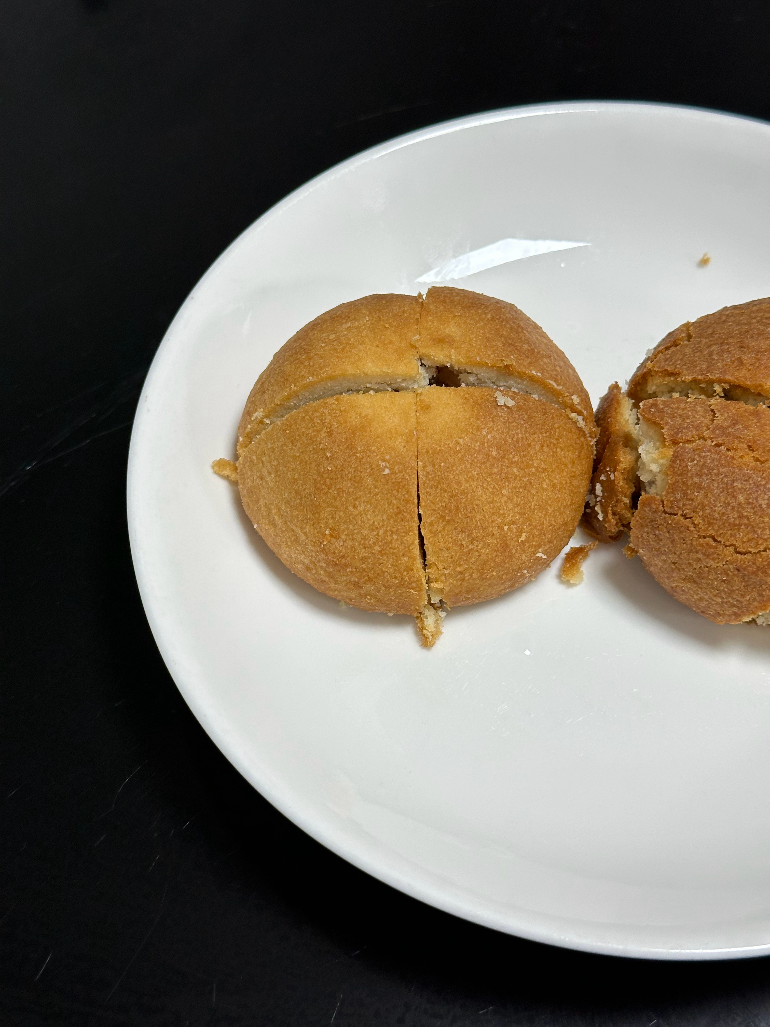 八月十六中秋节，买两云腿月饼。  ​​​