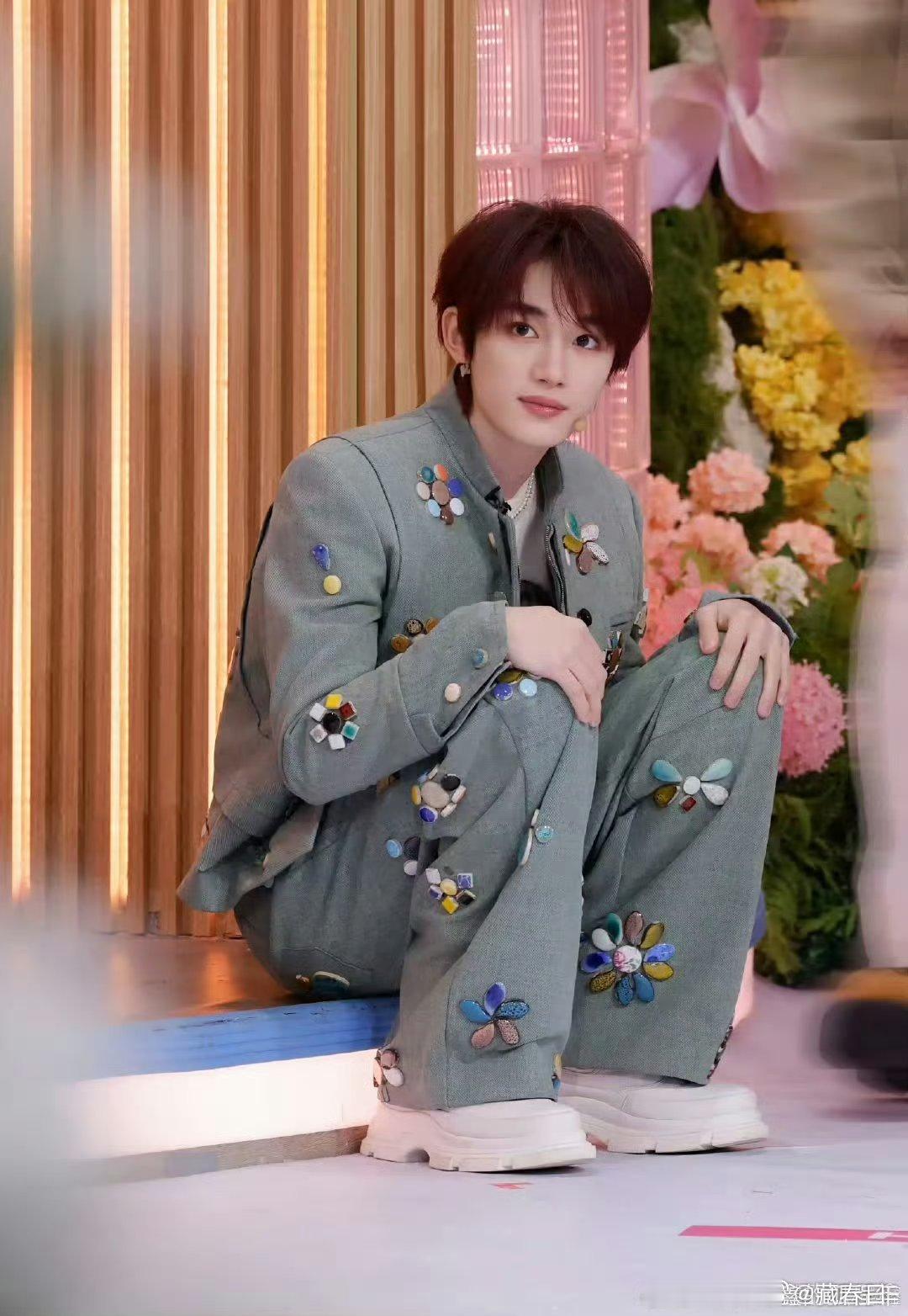 丁程鑫24岁发文和所有人一起祝丁程鑫24岁生日快乐 