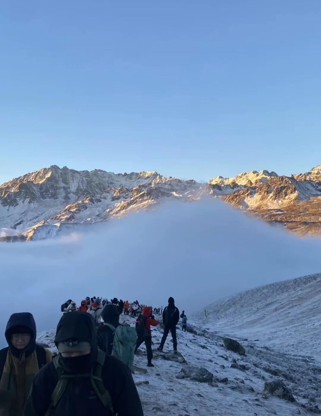 重庆出发🚶‍♂️‍➡️野马海子(徒步)➕瓦屋山3天
川西冬季新手友好的雪山徒步