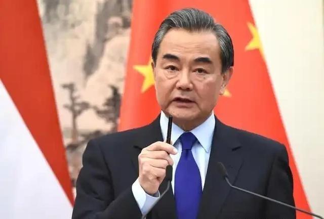 中国不会帮伊朗打仗，不会给武器，不会派兵，这条底线七十年没动过。但中美之间那场仗