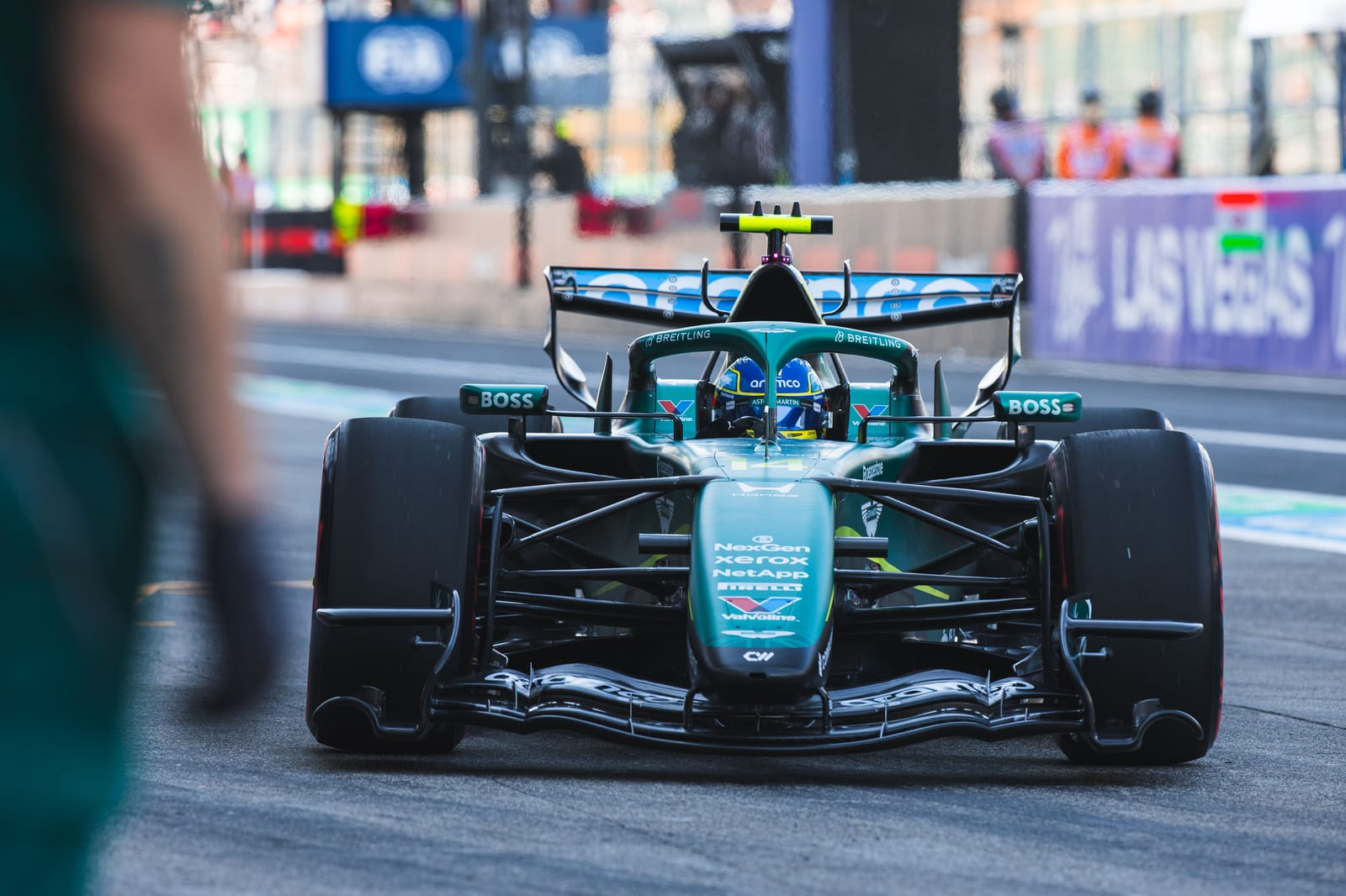 F1 针对AMR26赛车存在的震动问题，阿斯顿·马丁车队在铃鹿站练习赛期间尝试了