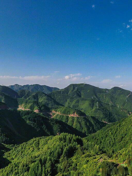 📍宁夏六盘山｜黄土高原上的 18℃天然凉岛当全国多地被热浪裹住时，宁夏南部的六