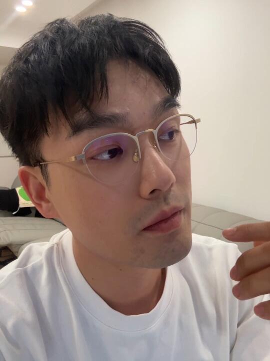 Plog｜新买的镜框好看吗？