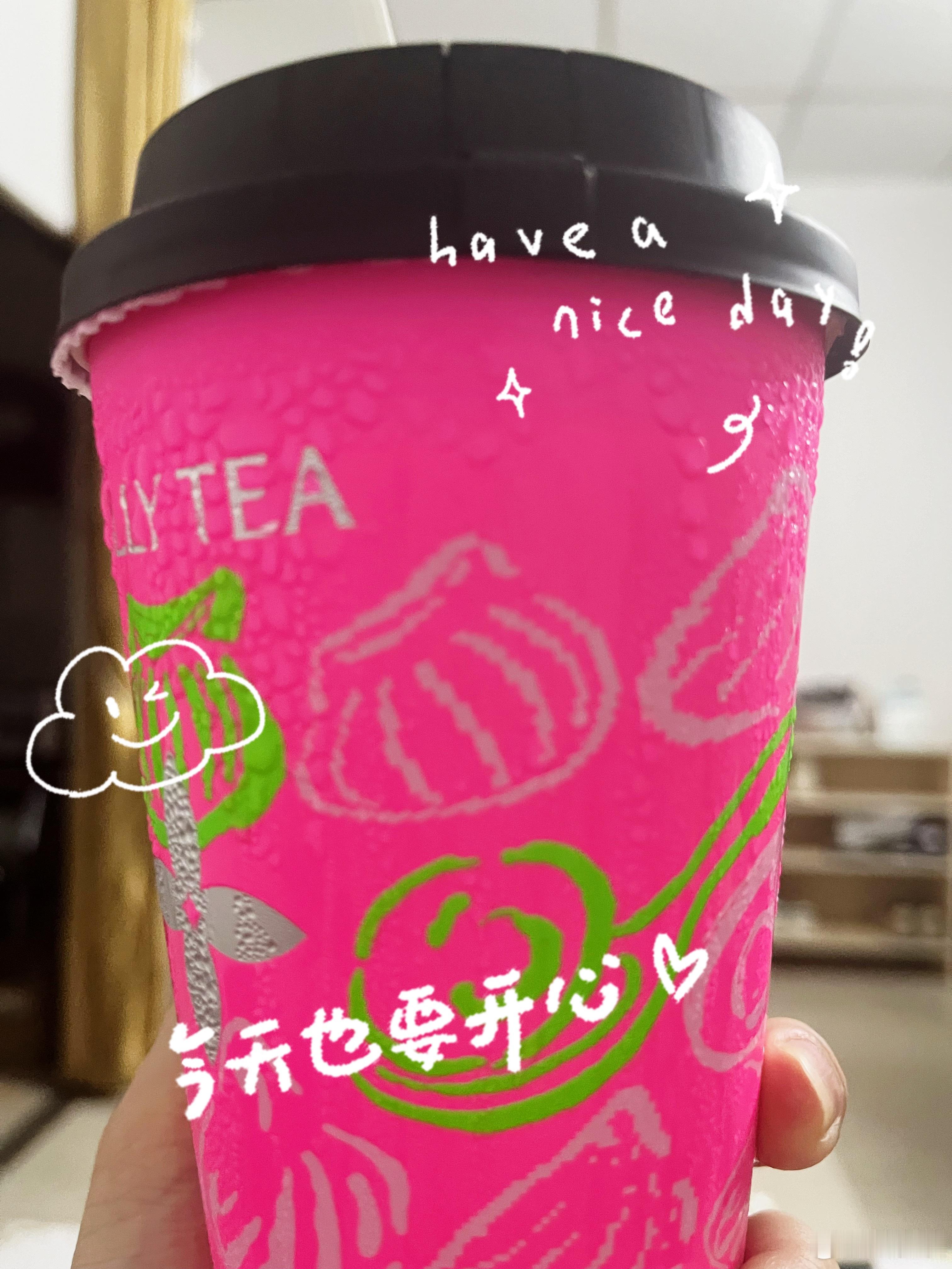 长期大量喝奶茶当心伤肾原来长期喝奶茶这么恐怖啊，吓得我赶紧喝杯奶茶压压惊[嘘] 