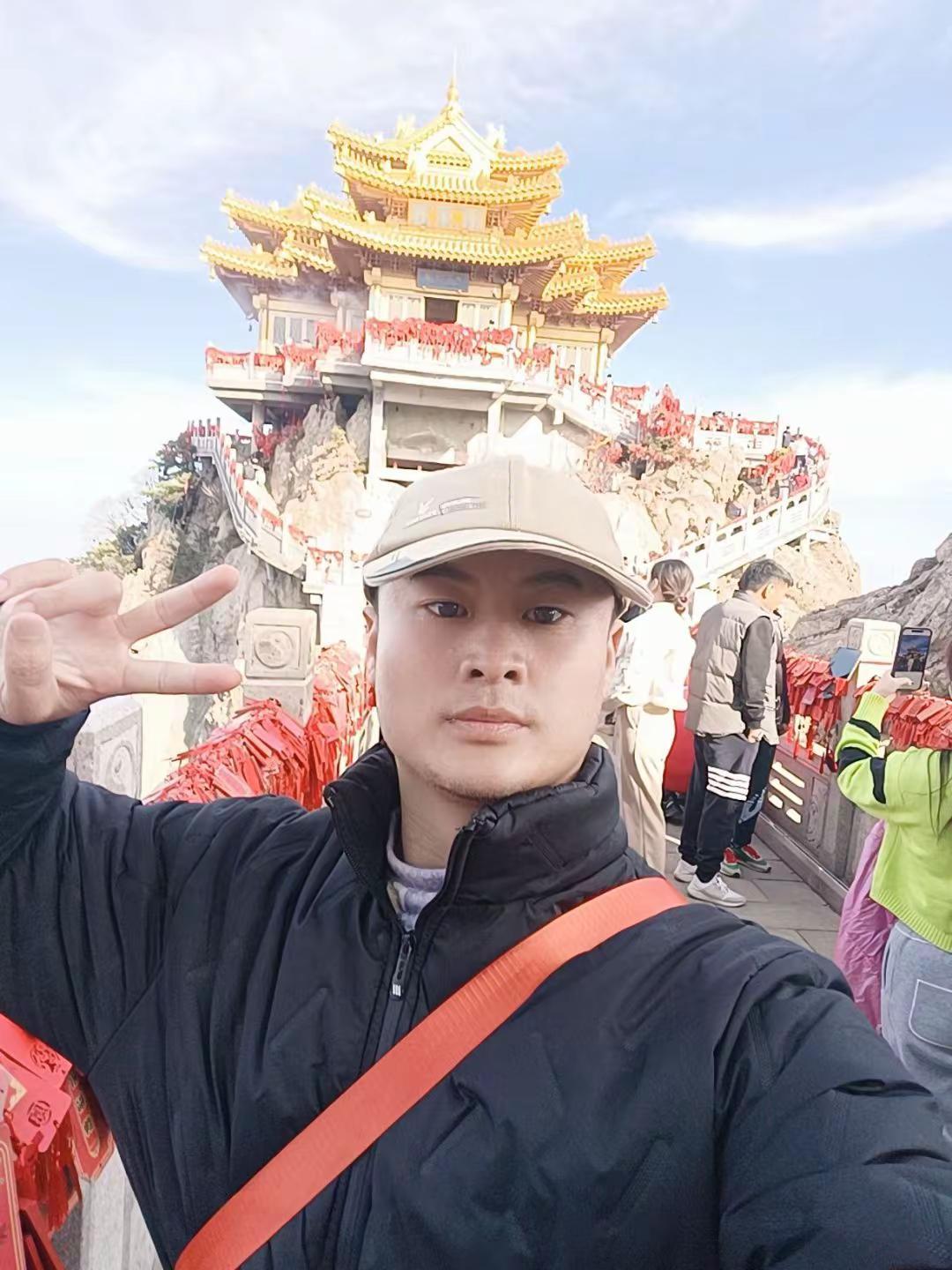 人不过一万多天清醒时光别把一天重复一万遍 除去睡眠人的一生只有一万多天，但是人与