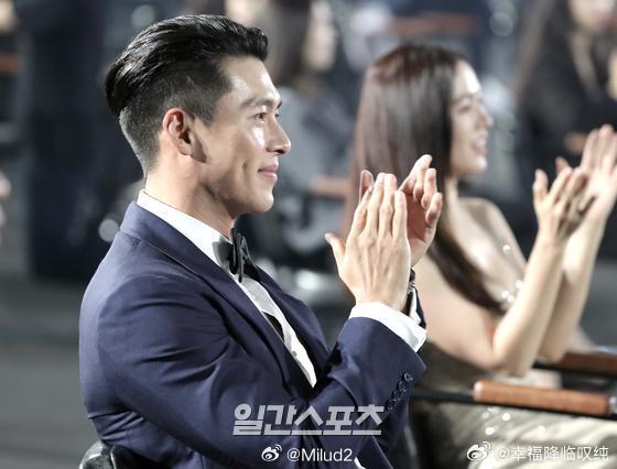 等了五年！迫降夫妇玄彬孙艺珍终于同框合体，事业爱情双圆满，真夫妻的糖就是最戳人的