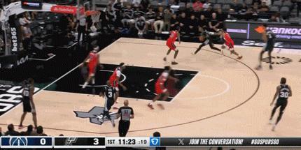时代真变了——这么大个的中锋，咣咣进三分！文班亚马nba生涯第一个50+，这三分