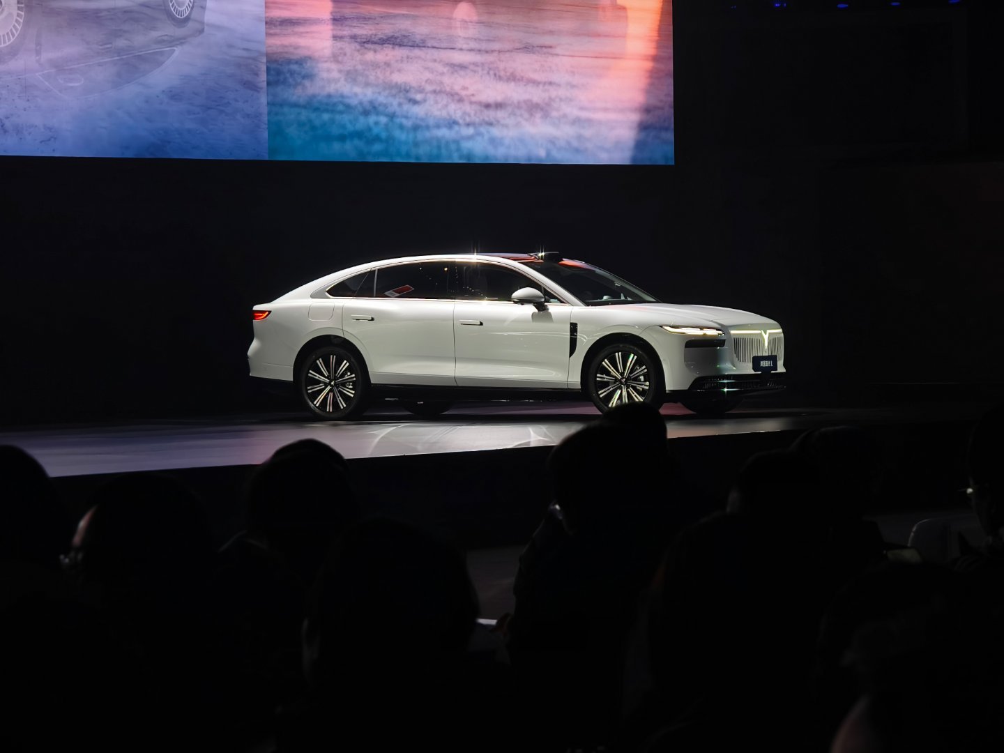 说实话，白色的追光L更显气质～岚图汽车